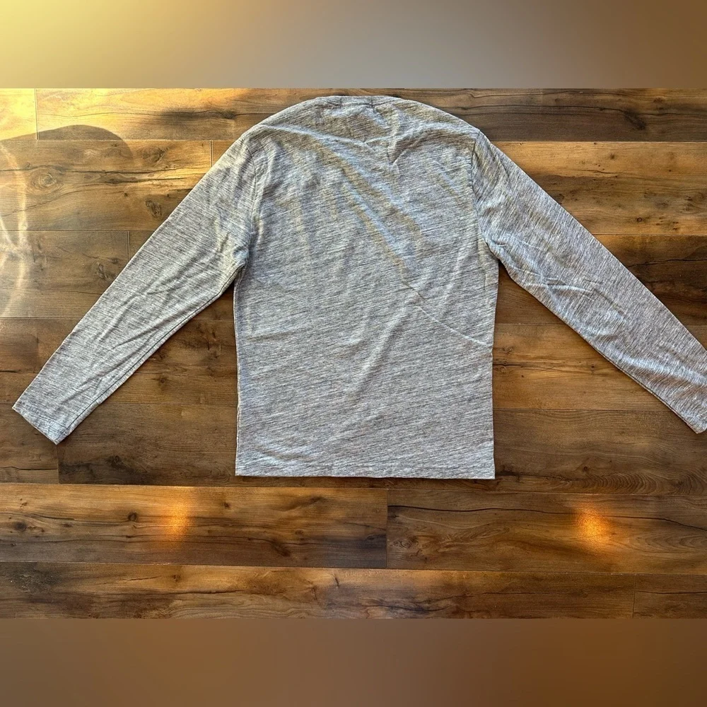 Banana Republic Gray Long Sleeve Moisture-Wicking Tee | Small | Performance Base
